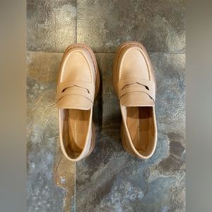 American Eagle Lug Sole Loafer Size 6